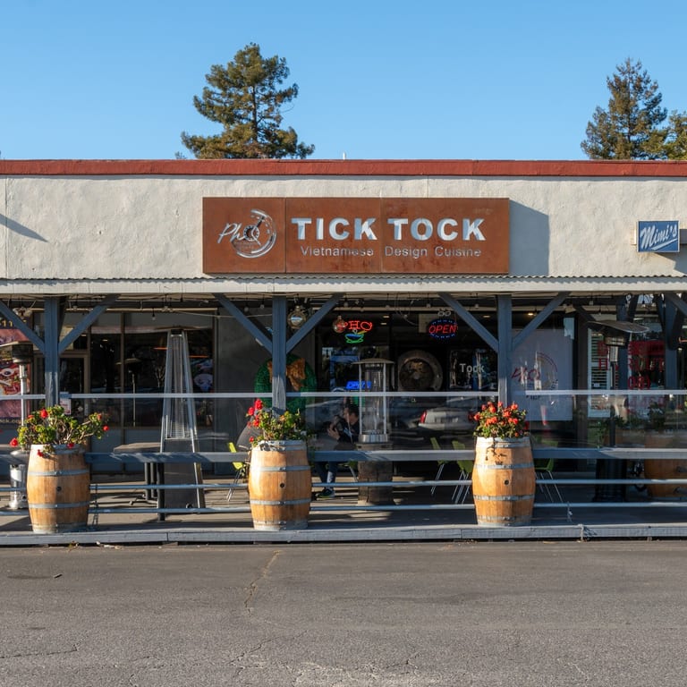 Pho Tick ​​Tock Delicious Moments