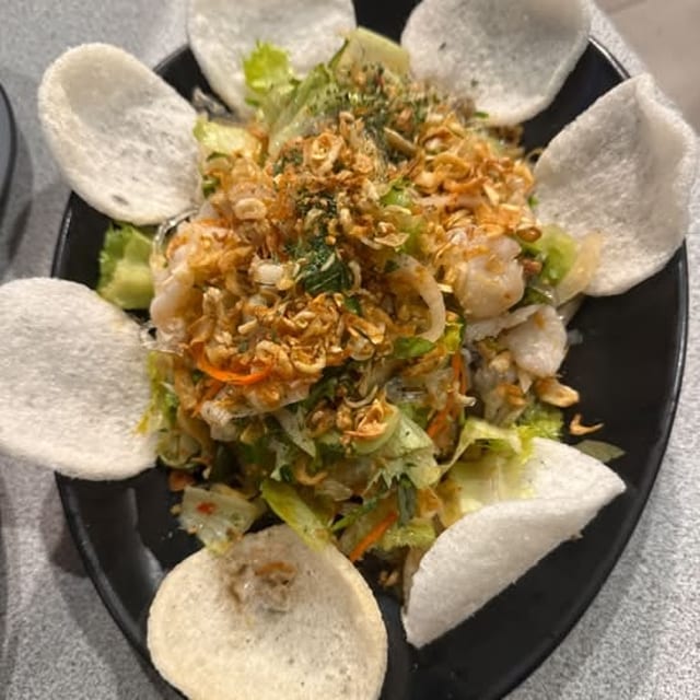 Gỏi cá (fish salad).